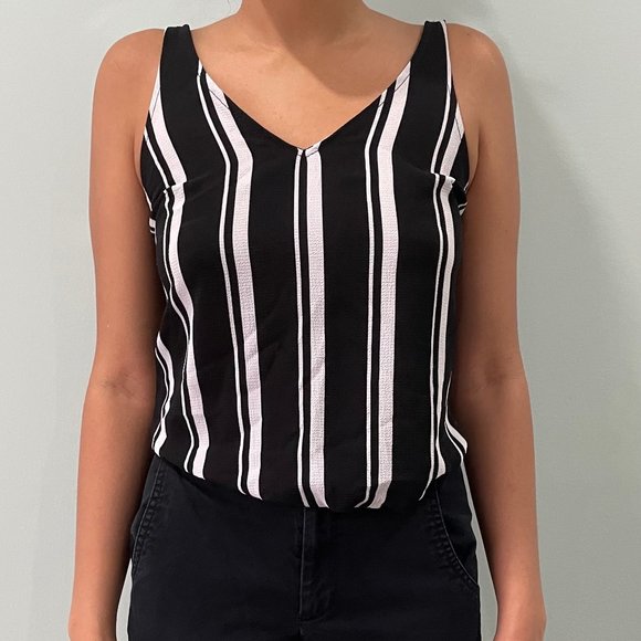 Cute Business Top. Size Small. - Picture 2 of 2